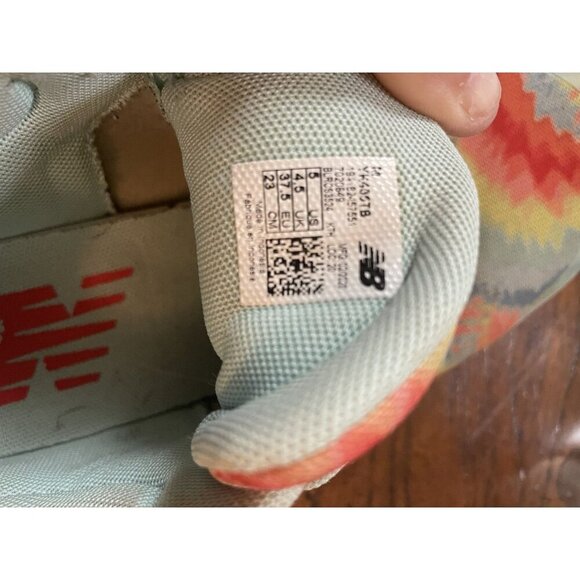 New Balance Kids Size 5 Athletic Sneaker Tie-Dye Shoes - Picture 5 of 5